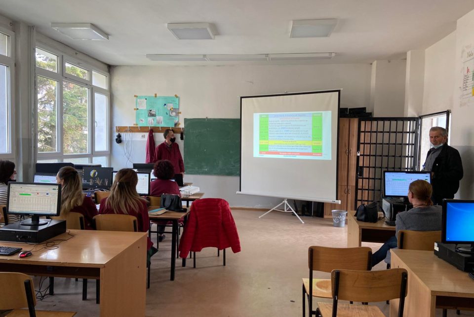 E-DITARËT MËSIMORË DHE TRAJNIMET E BRENDSHME…